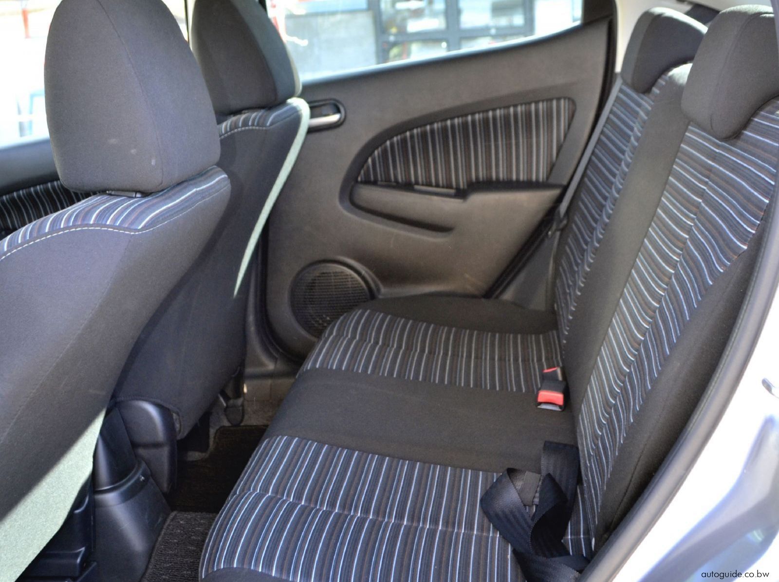 2010 Mazda Demio pictures