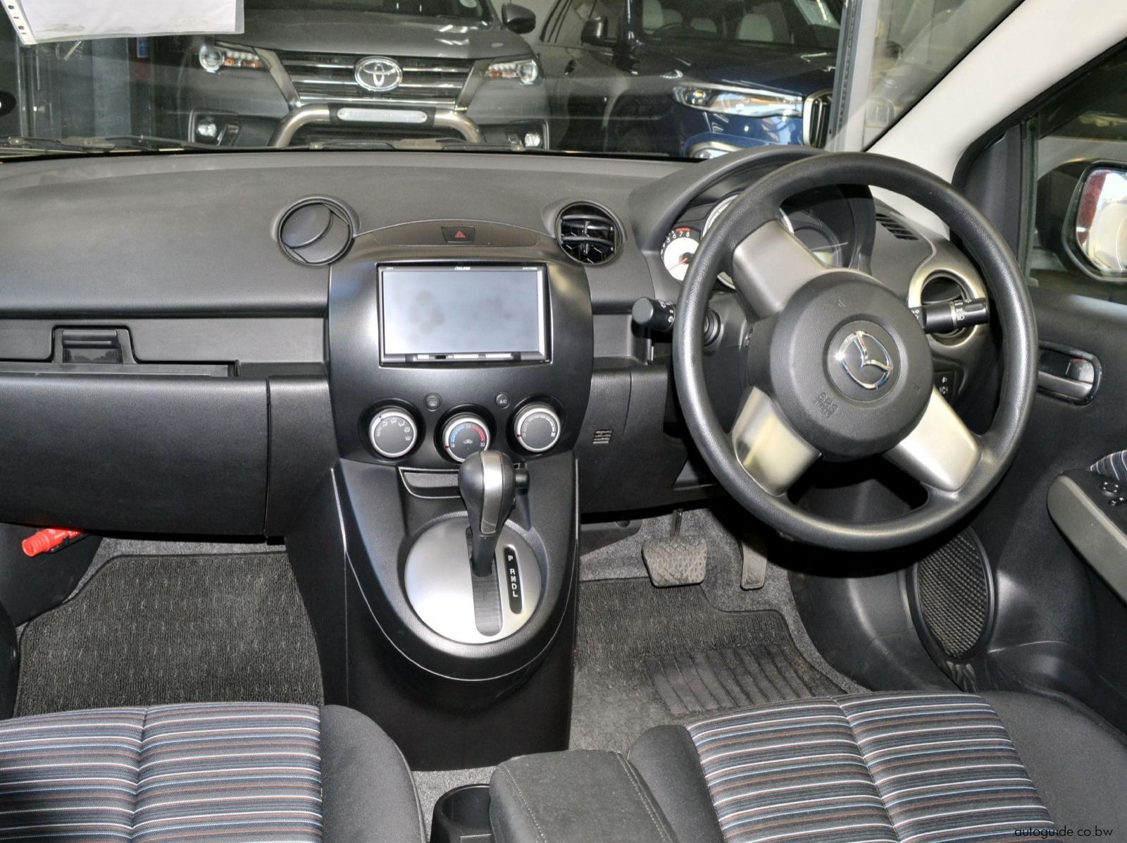 2010 Mazda Demio pictures