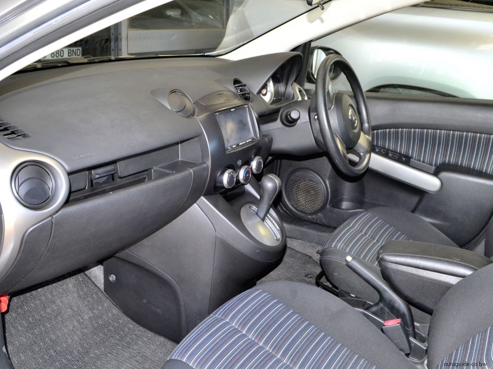 2010 Mazda Demio pictures