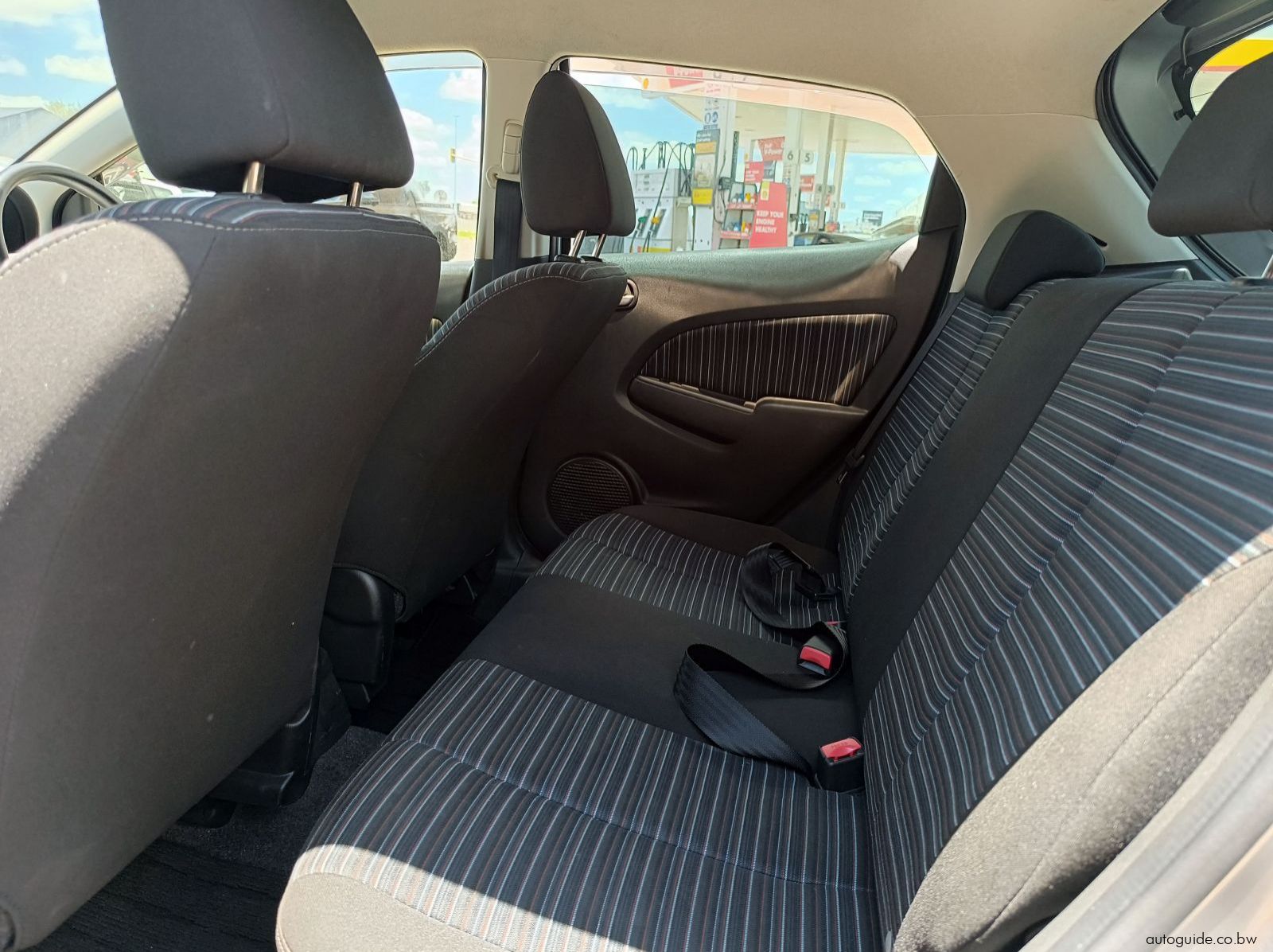 2010 Mazda Demio pictures