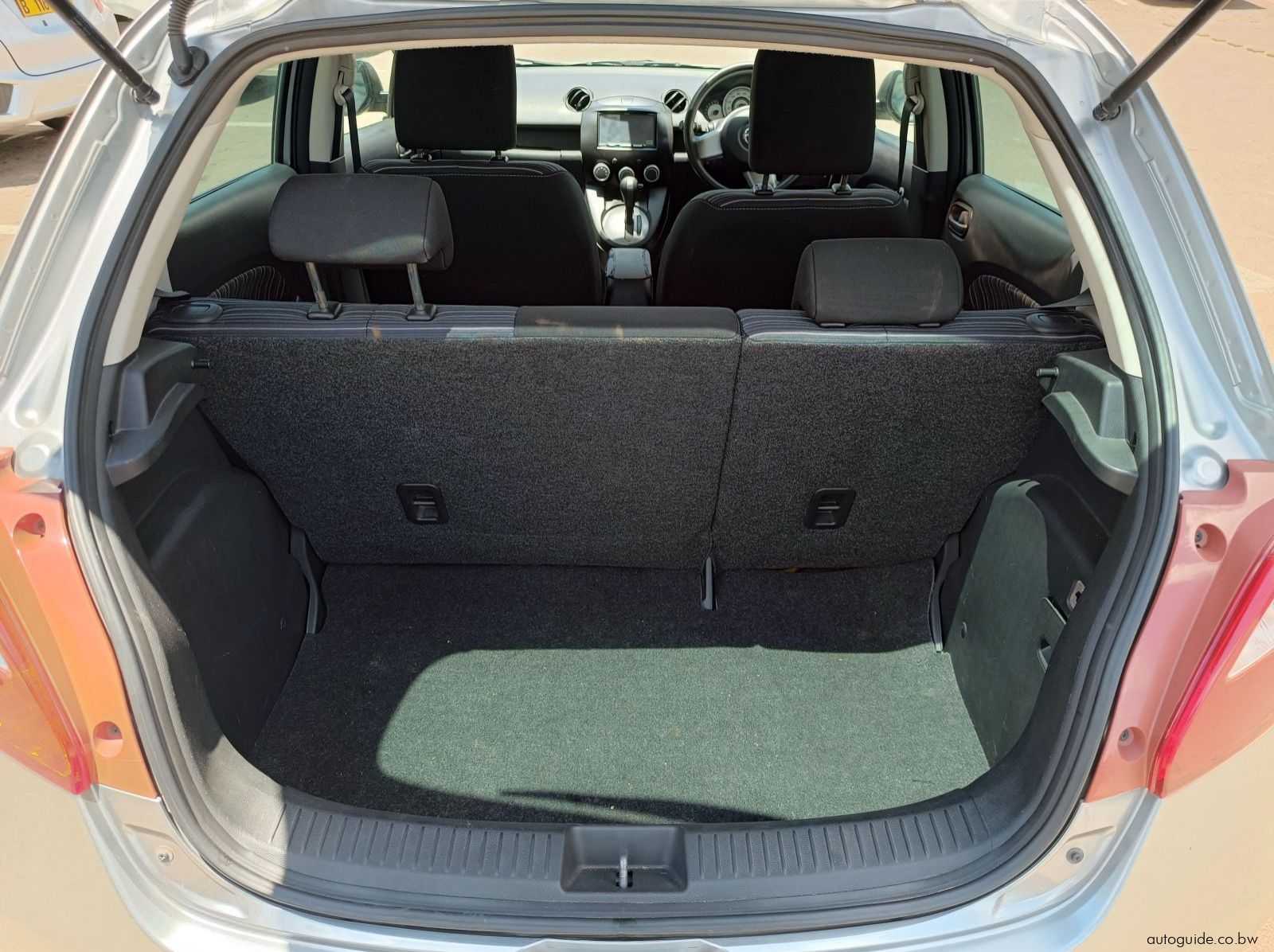 2010 Mazda Demio pictures