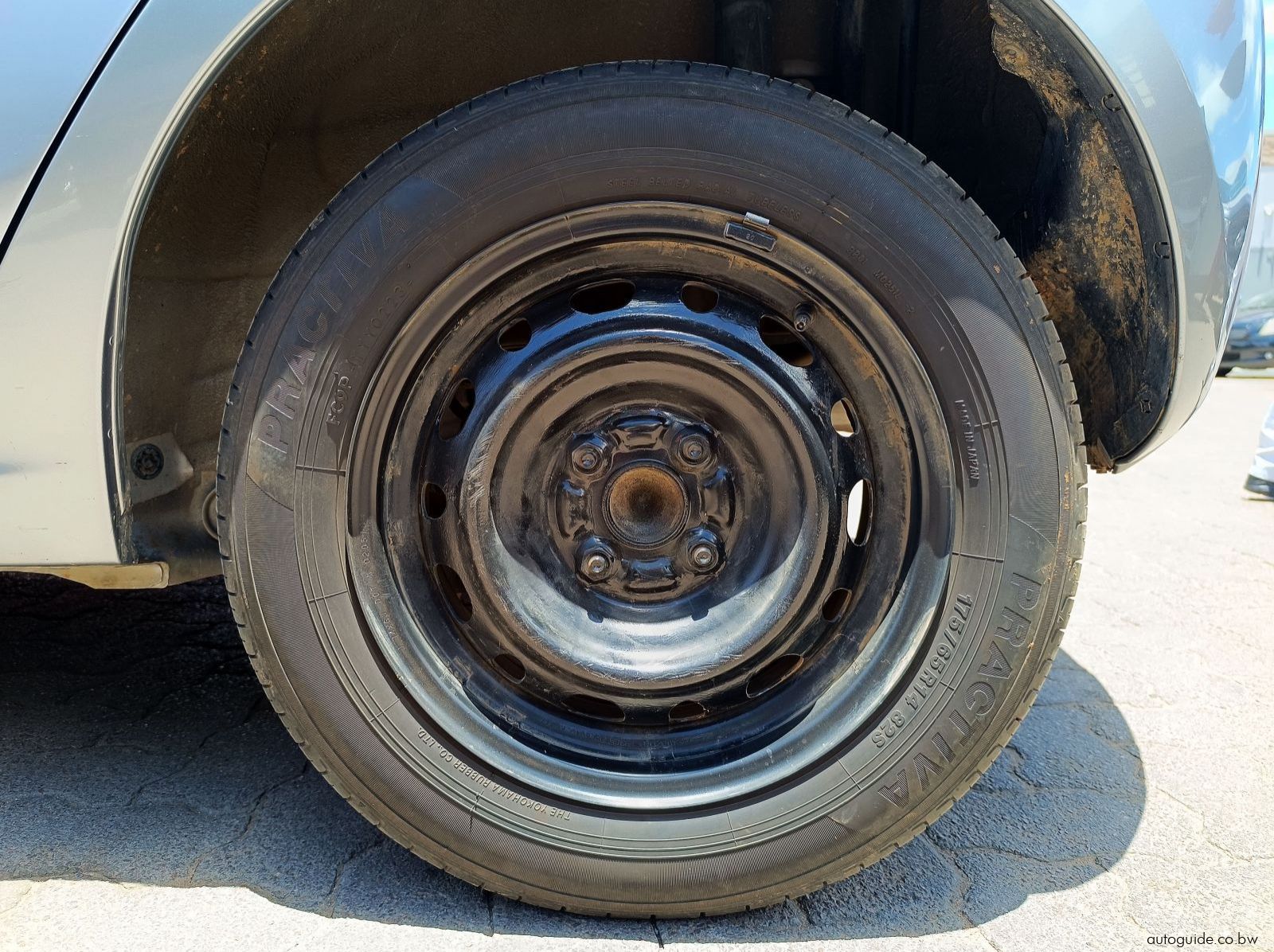 2010 Mazda Demio pictures