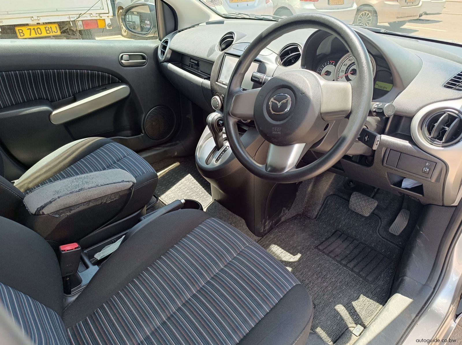2010 Mazda Demio pictures
