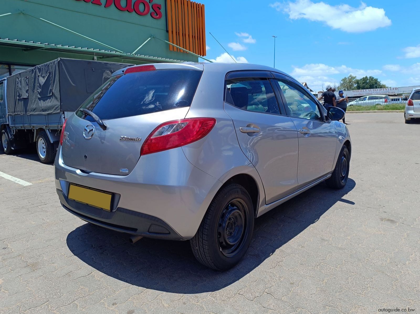 2010 Mazda Demio pictures