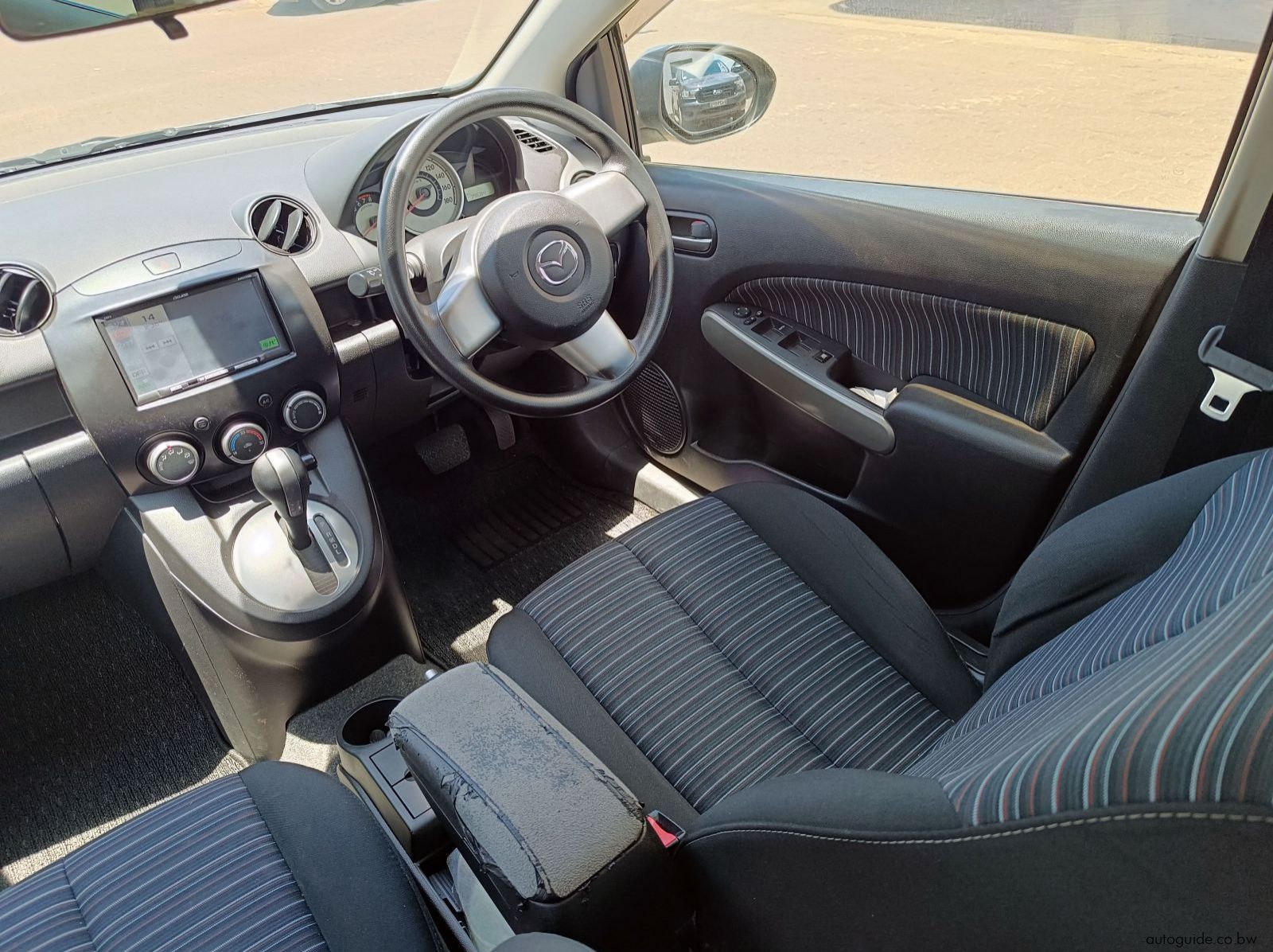 2010 Mazda Demio pictures