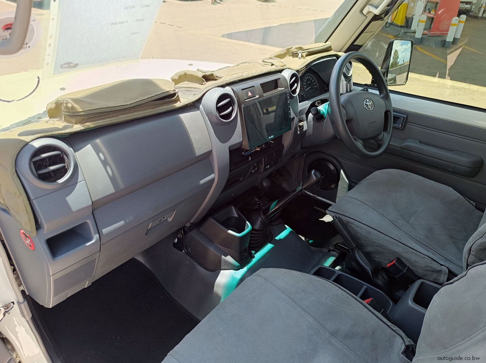 2013 Toyota Land Cruiser V6 pictures