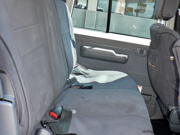 2018 Toyota Land Cruiser LX V8 pictures