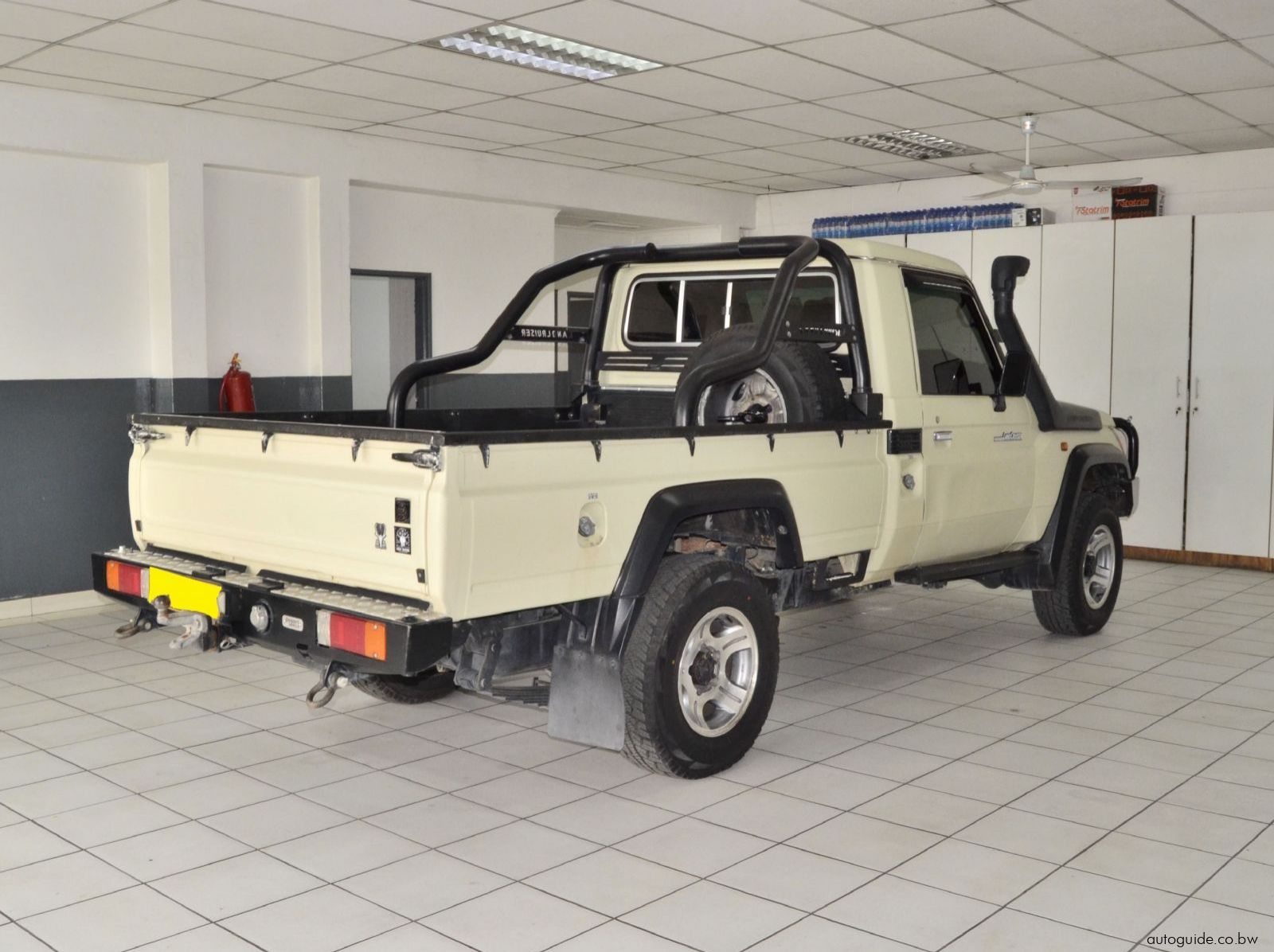 2013 Toyota Land Cruiser V6 pictures