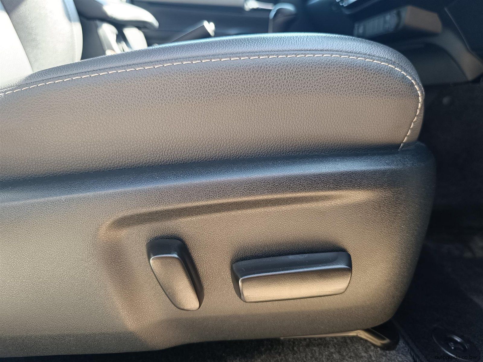 2024 Toyota Hilux Legend 2.8 GD-6 photo