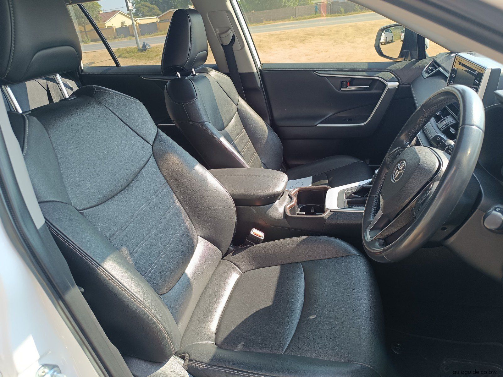 2022 Toyota Rav 4 VX photo