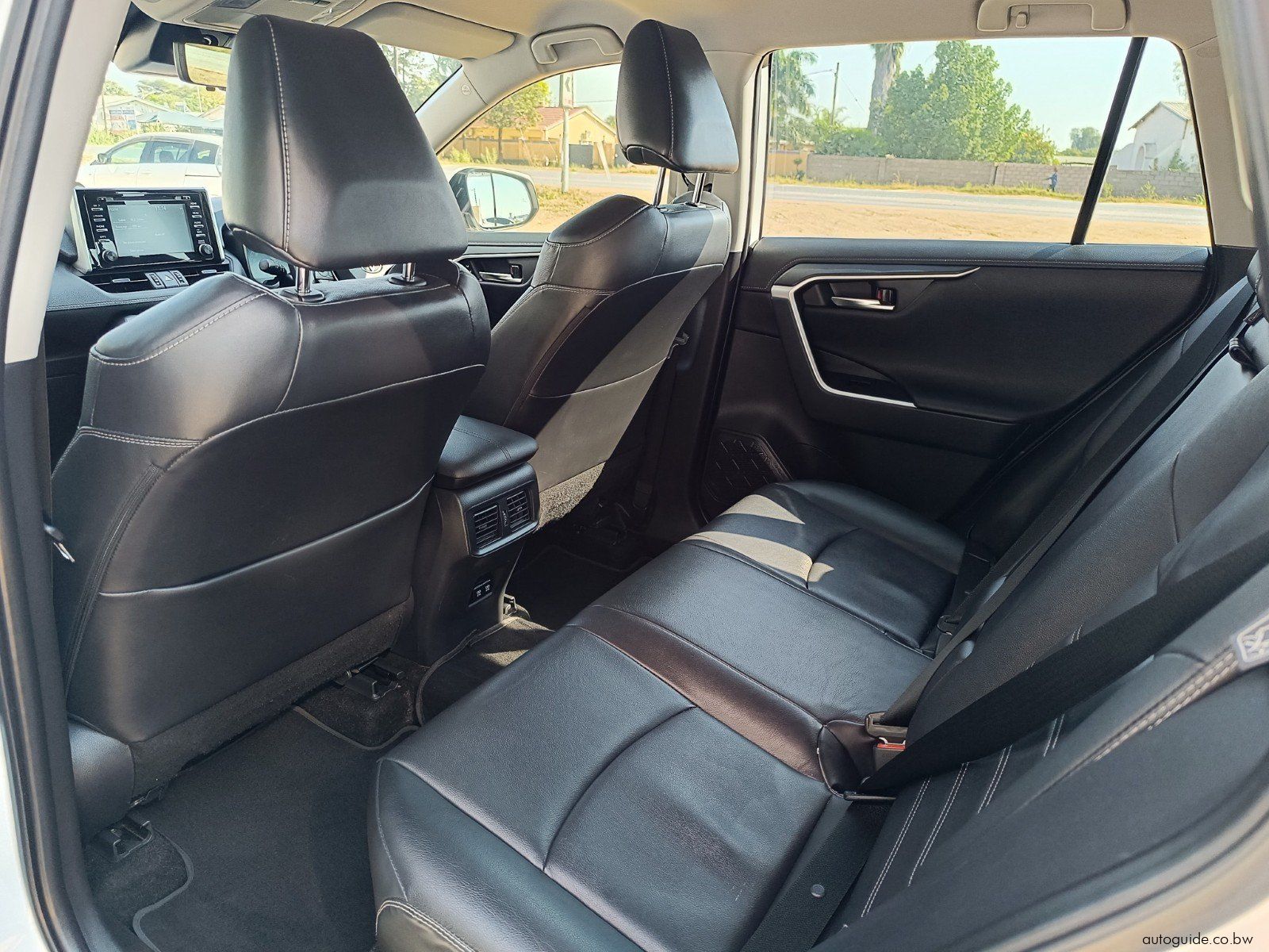 2022 Toyota Rav 4 VX photo