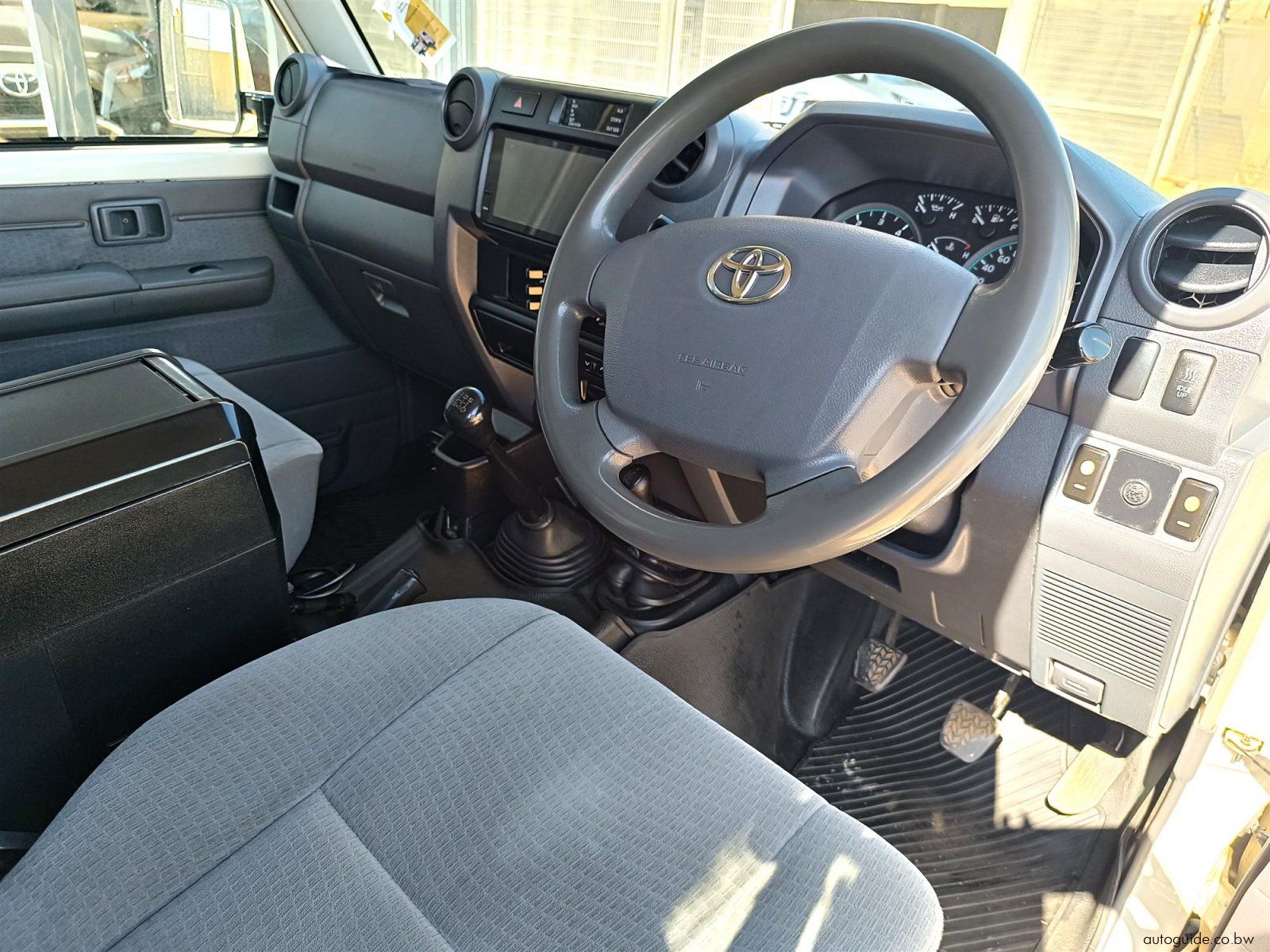 2019 Toyota Land Cruiser 4.5 LX V8 photo