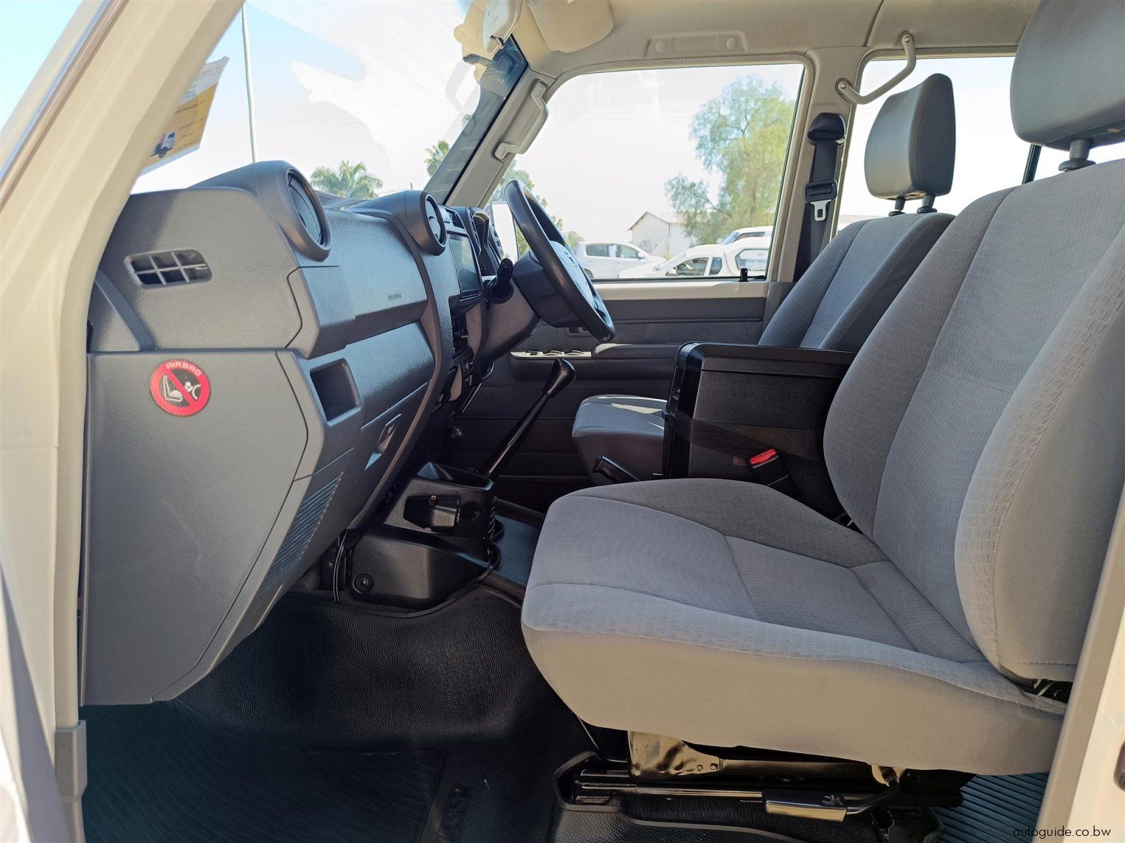 2019 Toyota Land Cruiser 4.5 LX V8 photo