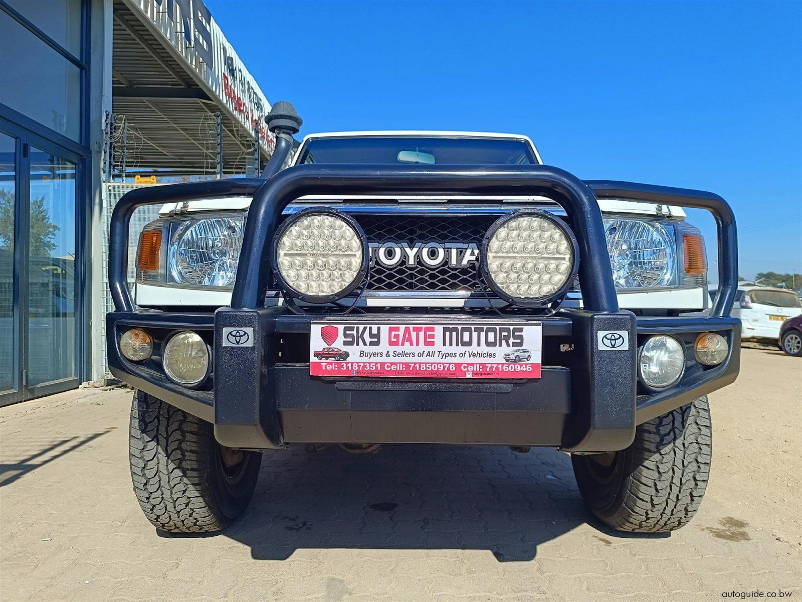2019 Toyota Land Cruiser 4.5 LX V8 photo