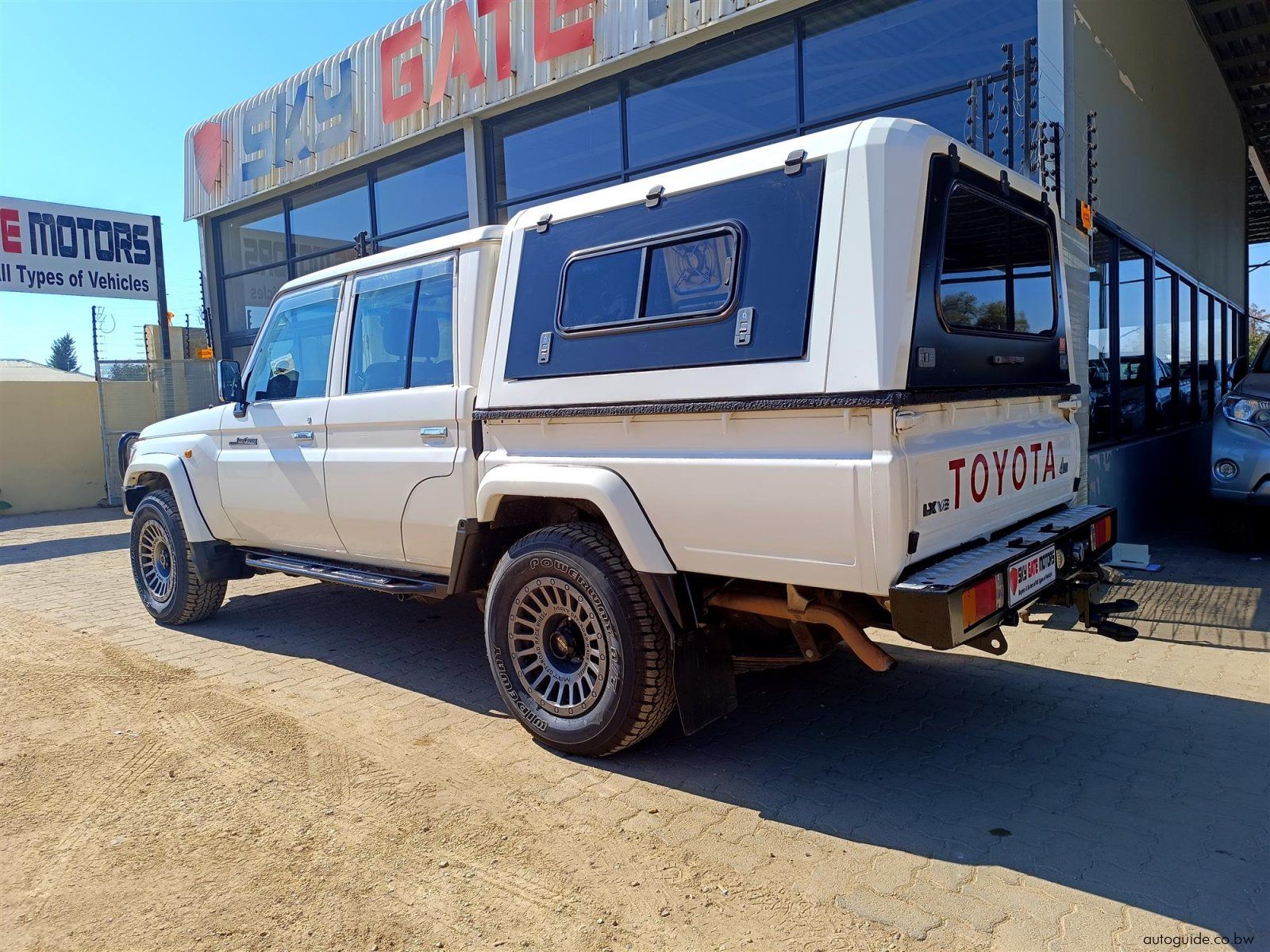 2019 Toyota Land Cruiser 4.5 LX V8 photo