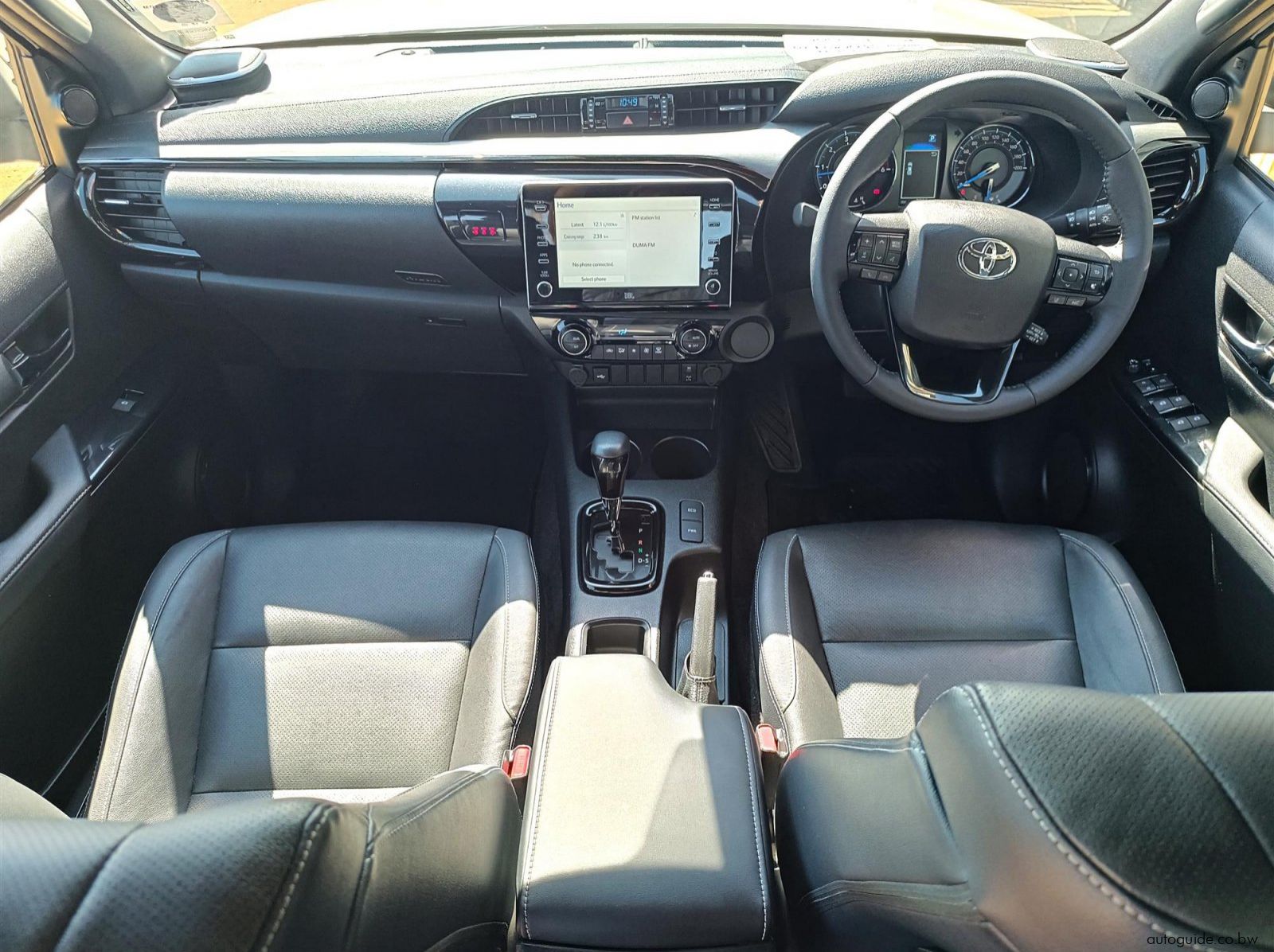 2024 Toyota Hilux Legend 2.8 GD-6 pictures