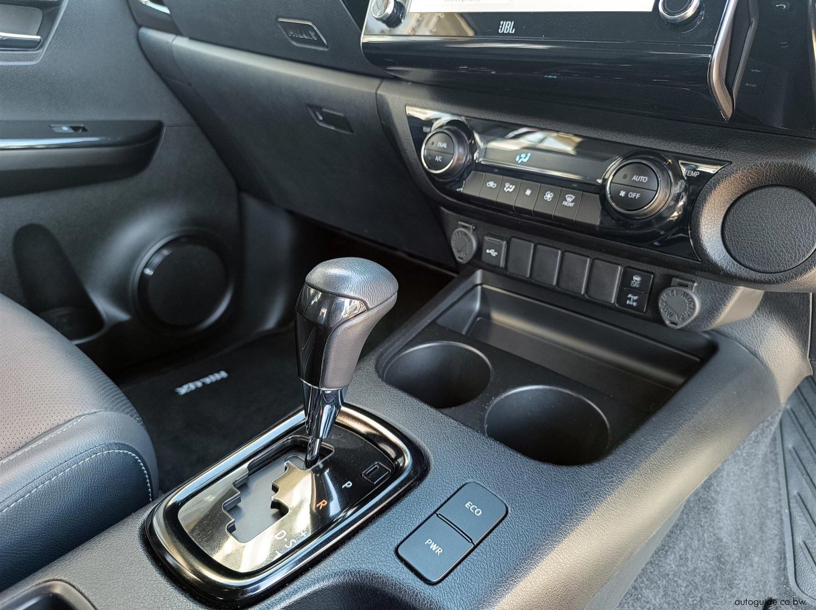 2024 Toyota Hilux Legend 2.8 GD-6 pictures