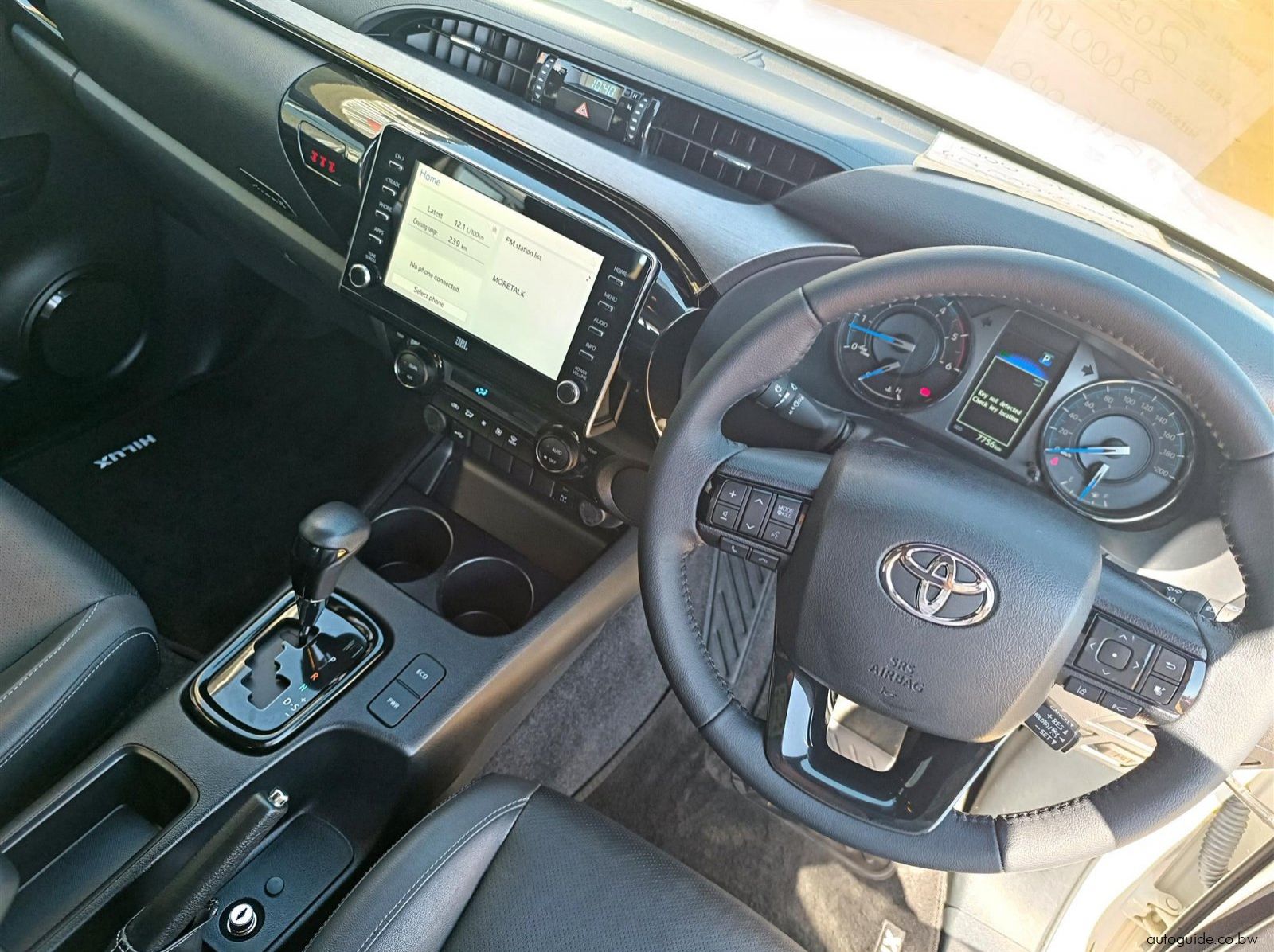 2024 Toyota Hilux Legend 2.8 GD-6 pictures