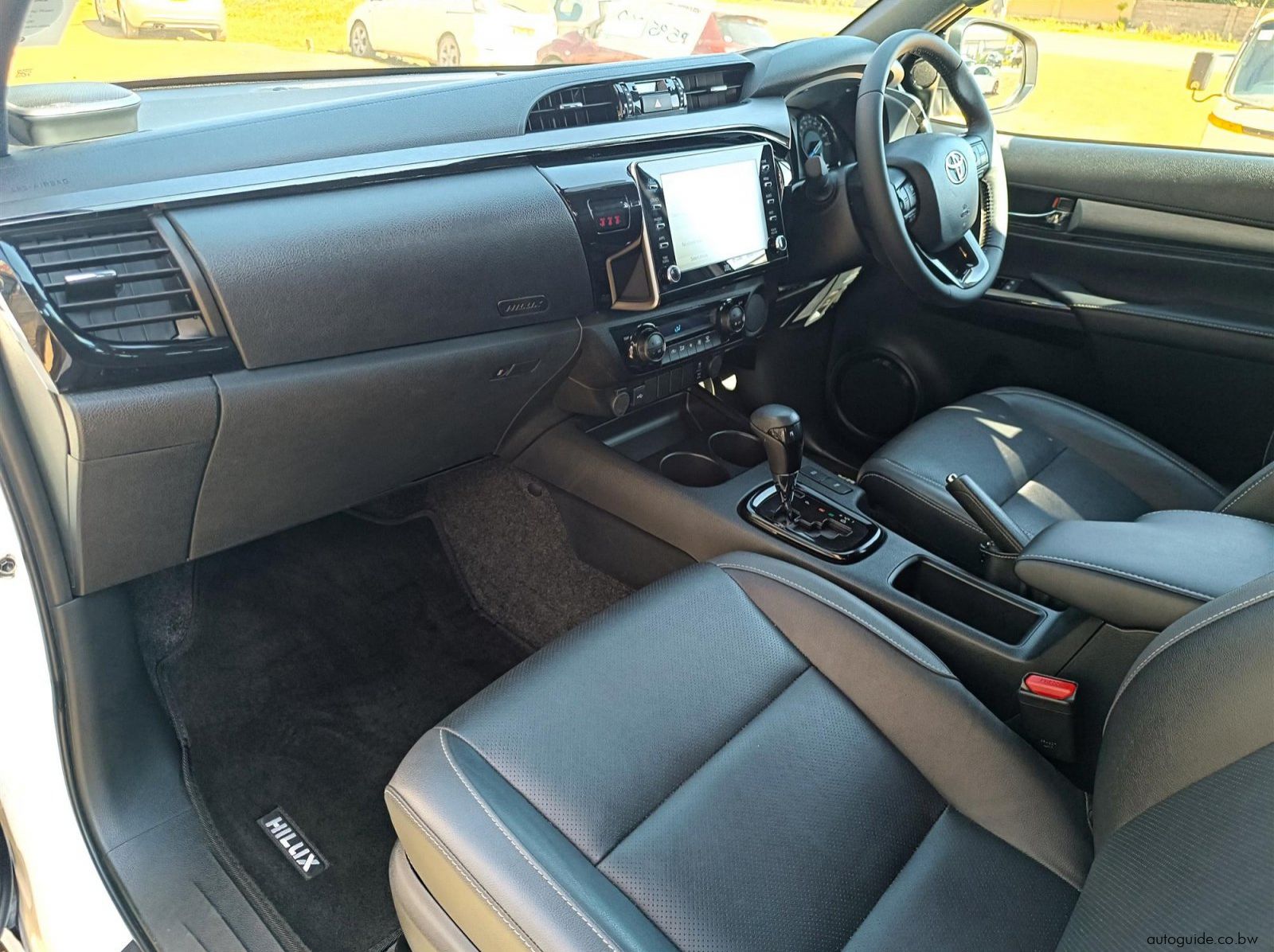 2024 Toyota Hilux Legend 2.8 GD-6 pictures