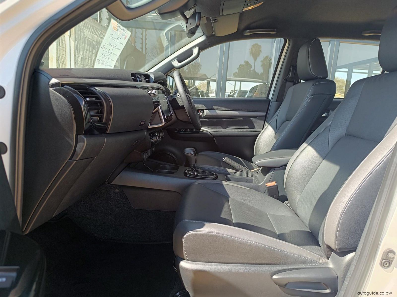 2024 Toyota Hilux Legend 2.8 GD-6 pictures