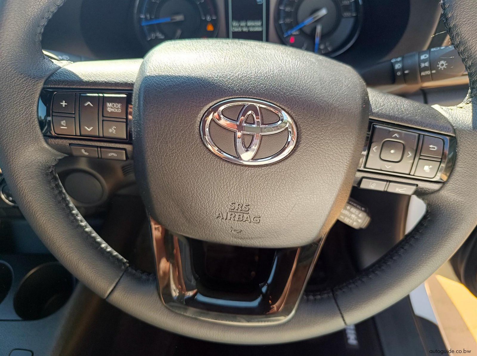 2024 Toyota Hilux Legend 2.8 GD-6 pictures