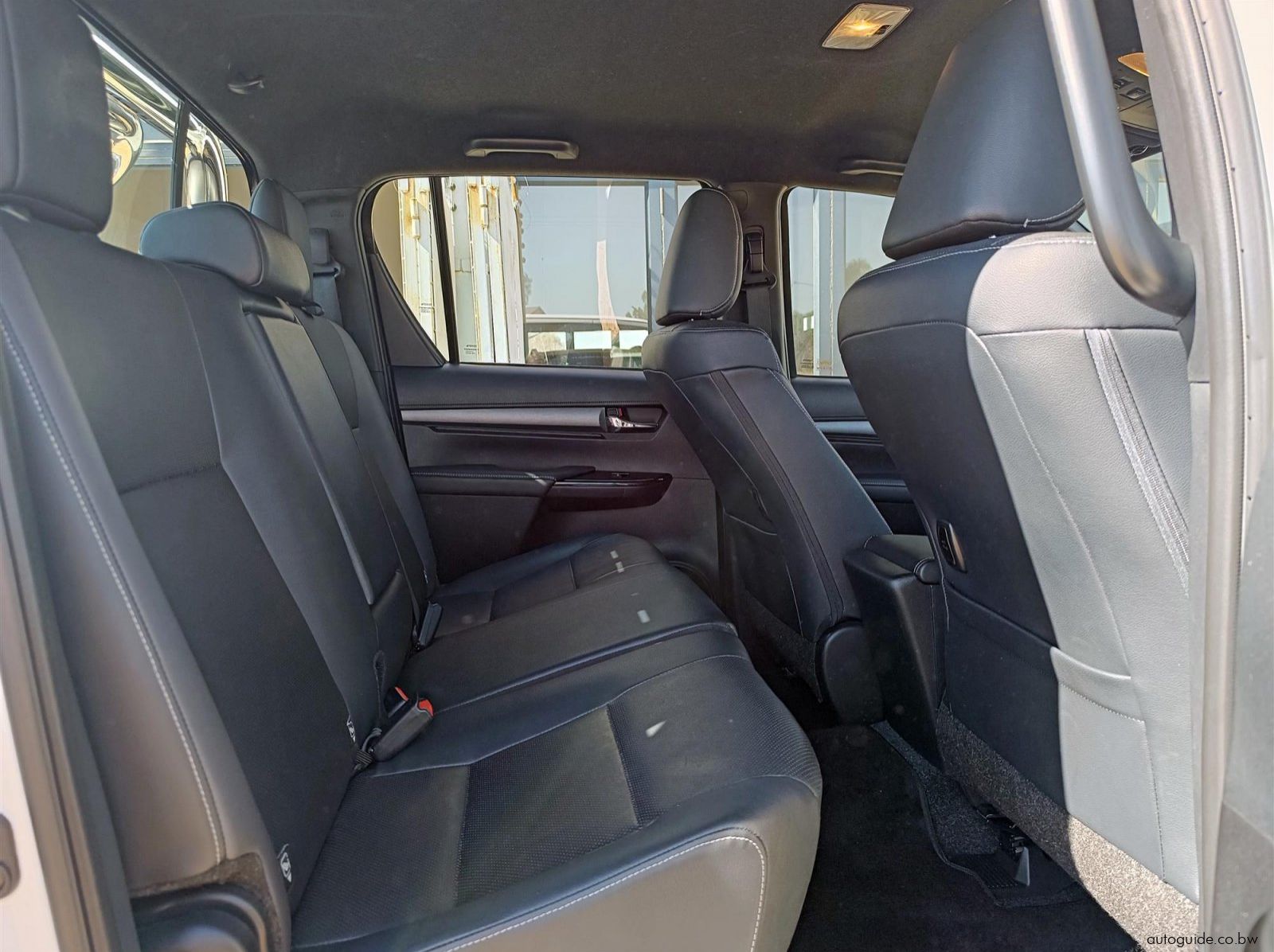 2024 Toyota Hilux Legend 2.8 GD-6 pictures