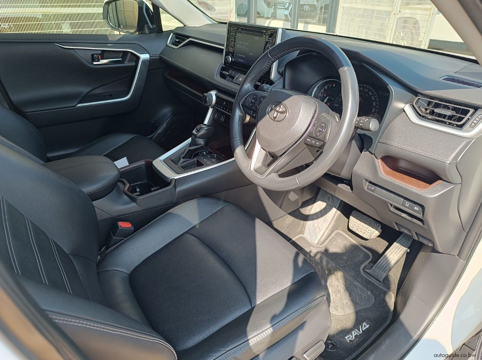 2022 Toyota Rav 4 VX pictures