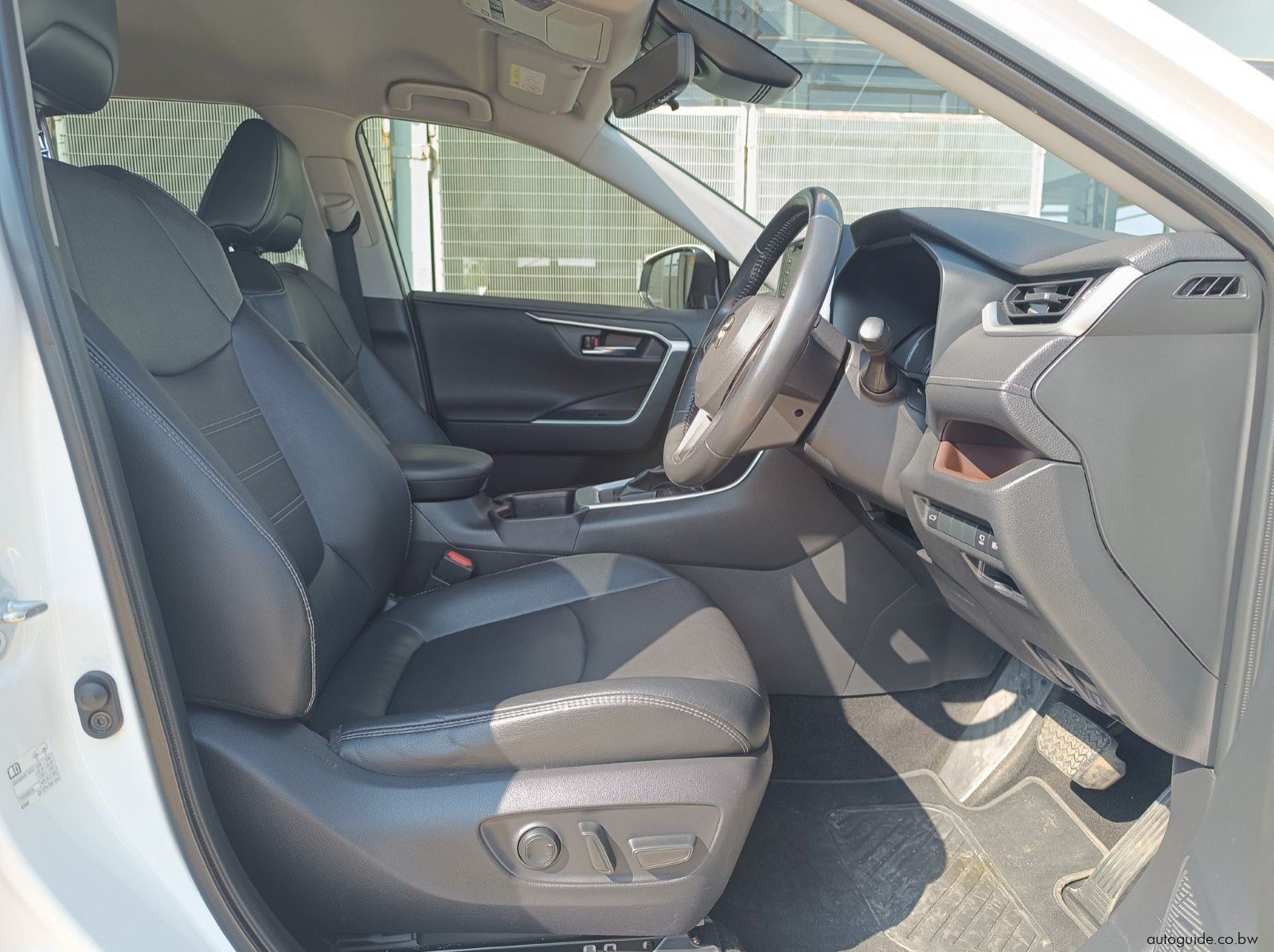 2022 Toyota Rav 4 VX pictures