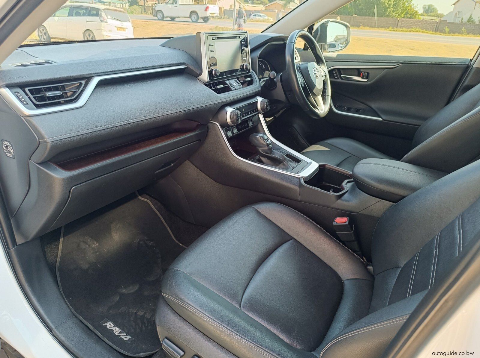2022 Toyota Rav 4 VX pictures