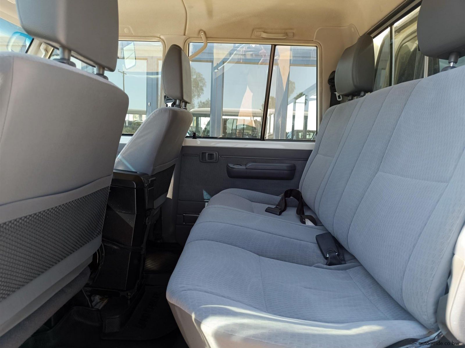 2019 Toyota Land Cruiser 4.5 LX V8 pictures