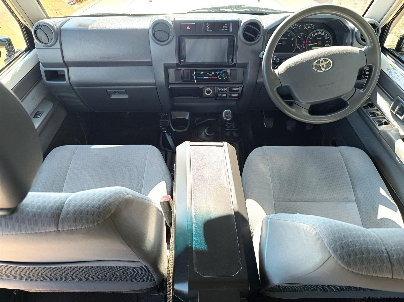 2019 Toyota Land Cruiser 4.5 LX V8 pictures