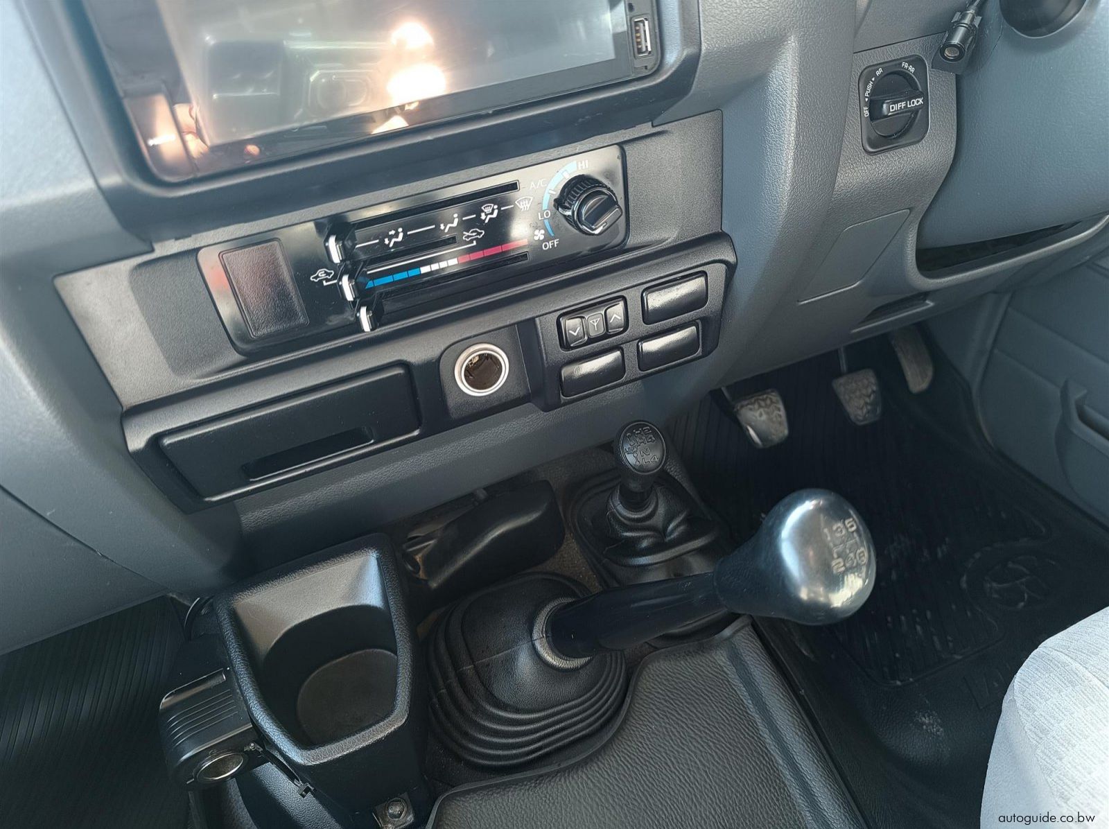 2019 Toyota Land Cruiser 4.5 LX V8 pictures