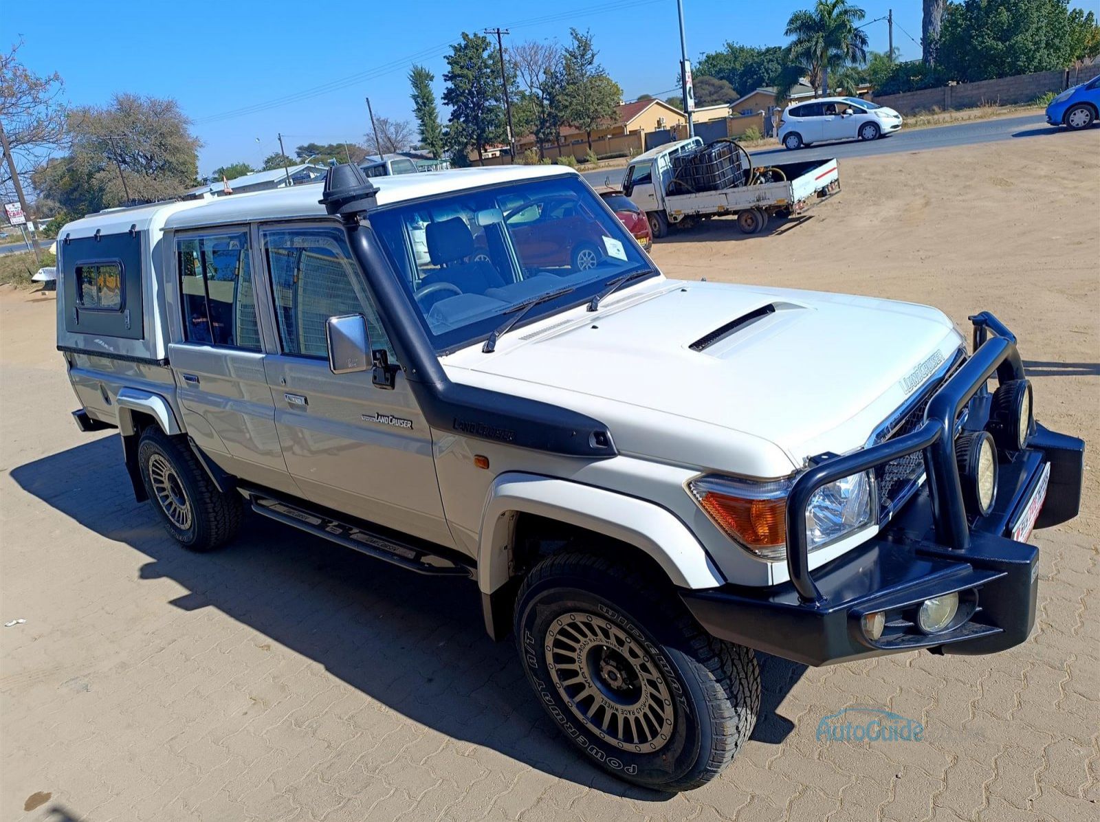 2019 Toyota Land Cruiser 4.5 LX V8 pictures