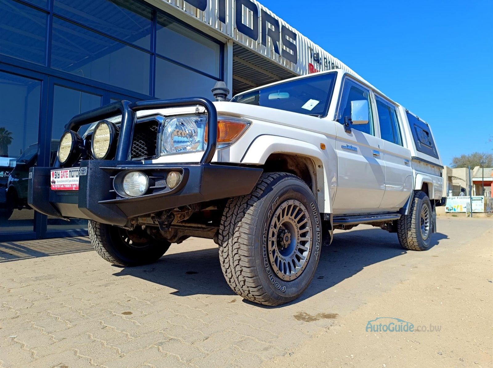 2019 Toyota Land Cruiser 4.5 LX V8 pictures