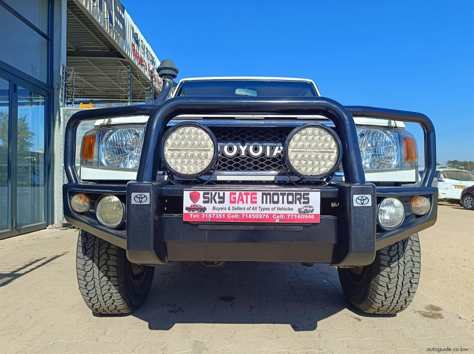 2019 Toyota Land Cruiser 4.5 LX V8 pictures