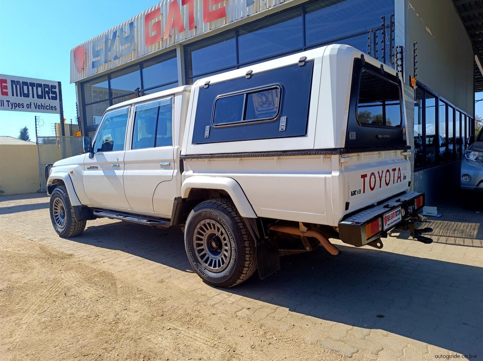 2019 Toyota Land Cruiser 4.5 LX V8 pictures