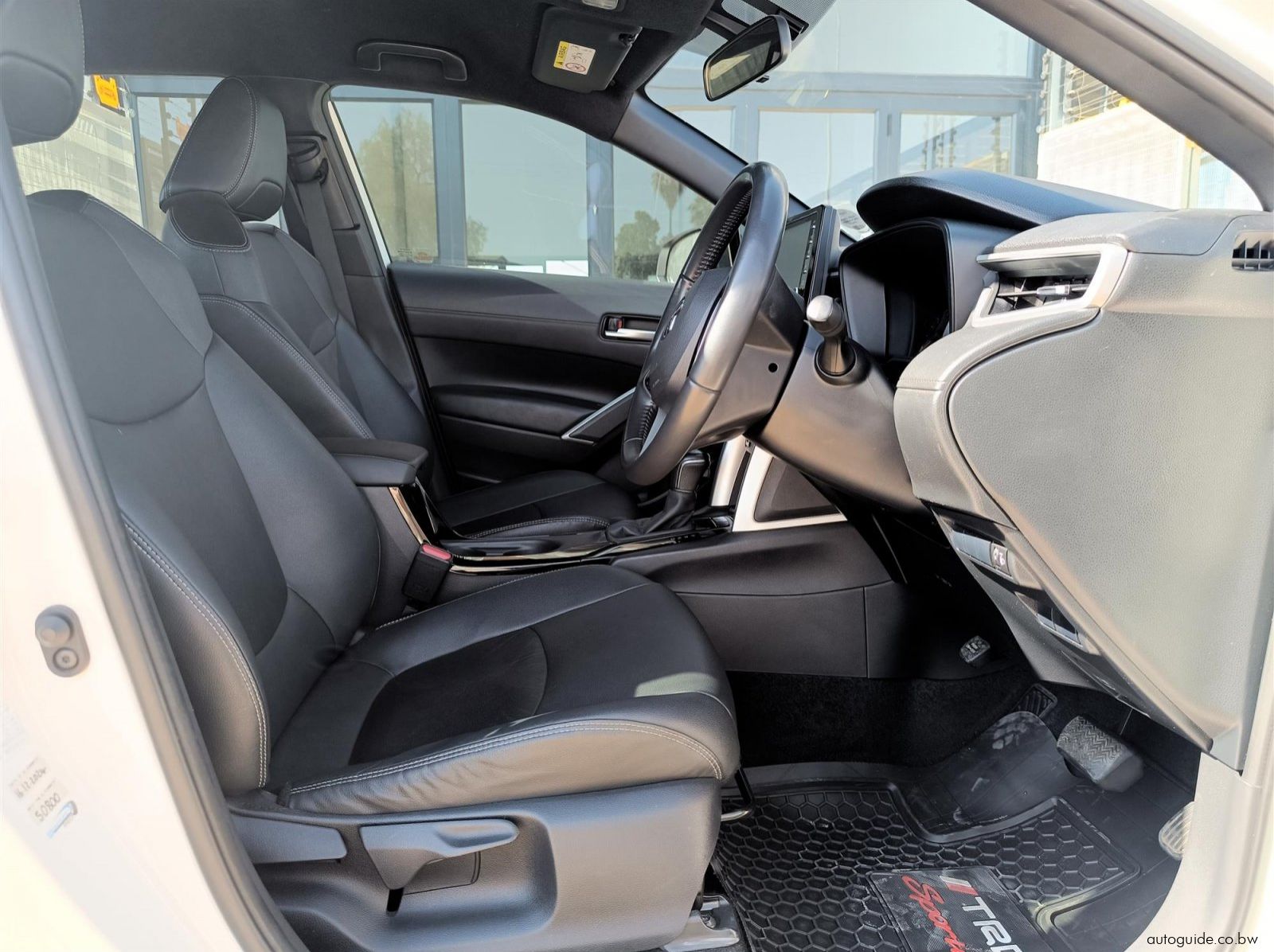 2022 Toyota Corolla Cross XS 1.8L A/T pictures
