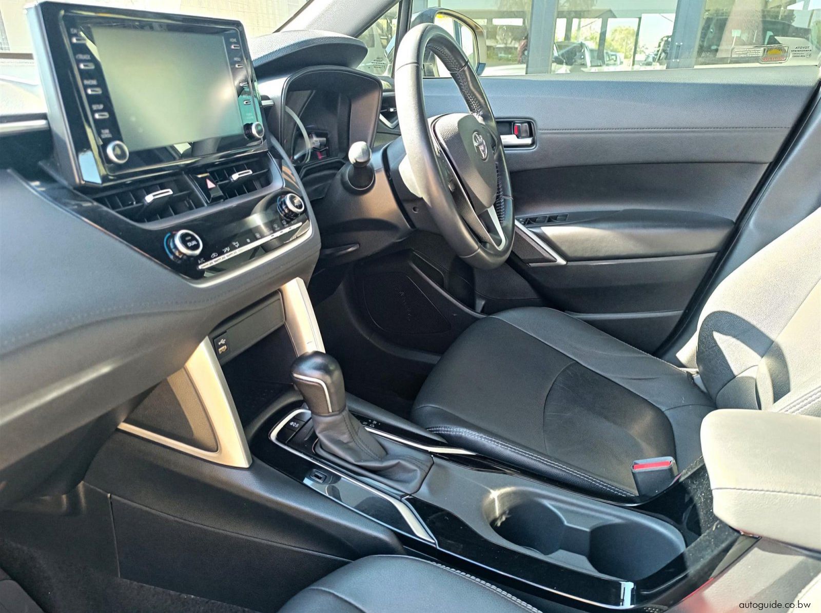 2022 Toyota Corolla Cross XS 1.8L A/T pictures