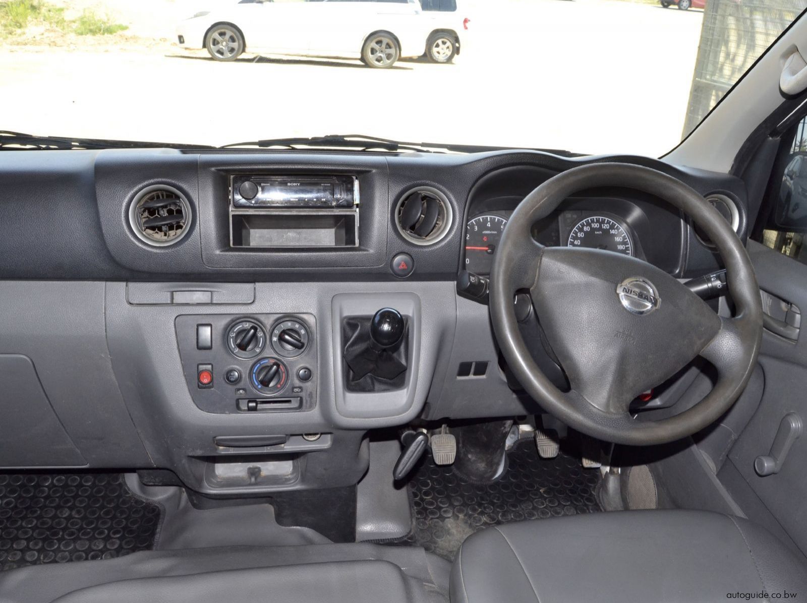 2020 Nissan NV350 pictures