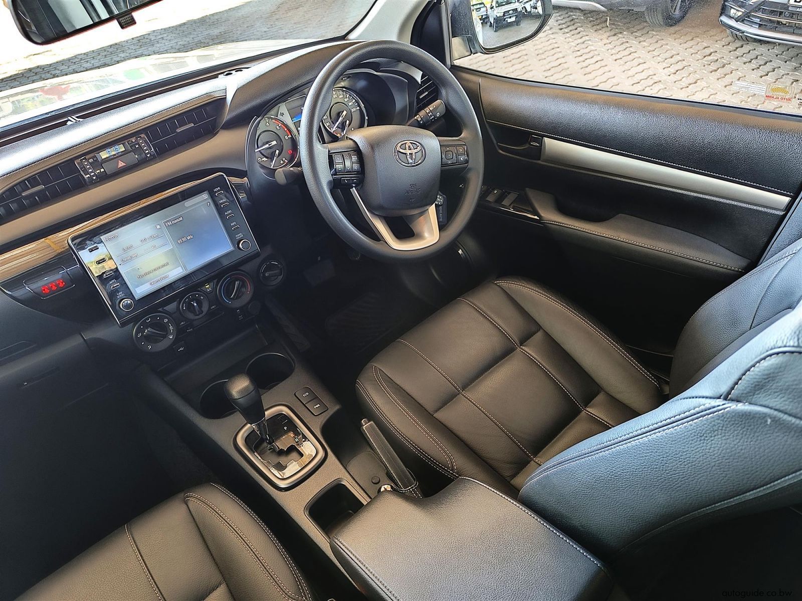 2025 Toyota Hilux Rider 2.4L GD-6 4x4 A/T photo