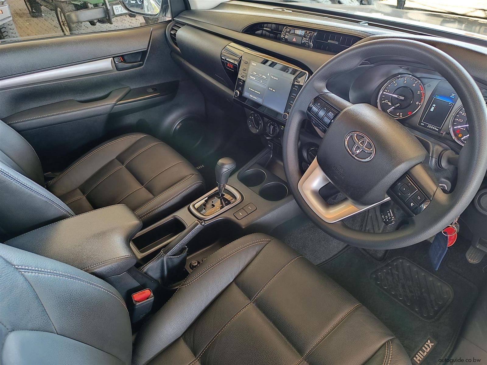 2025 Toyota Hilux Rider 2.4L GD-6 4x4 A/T photo