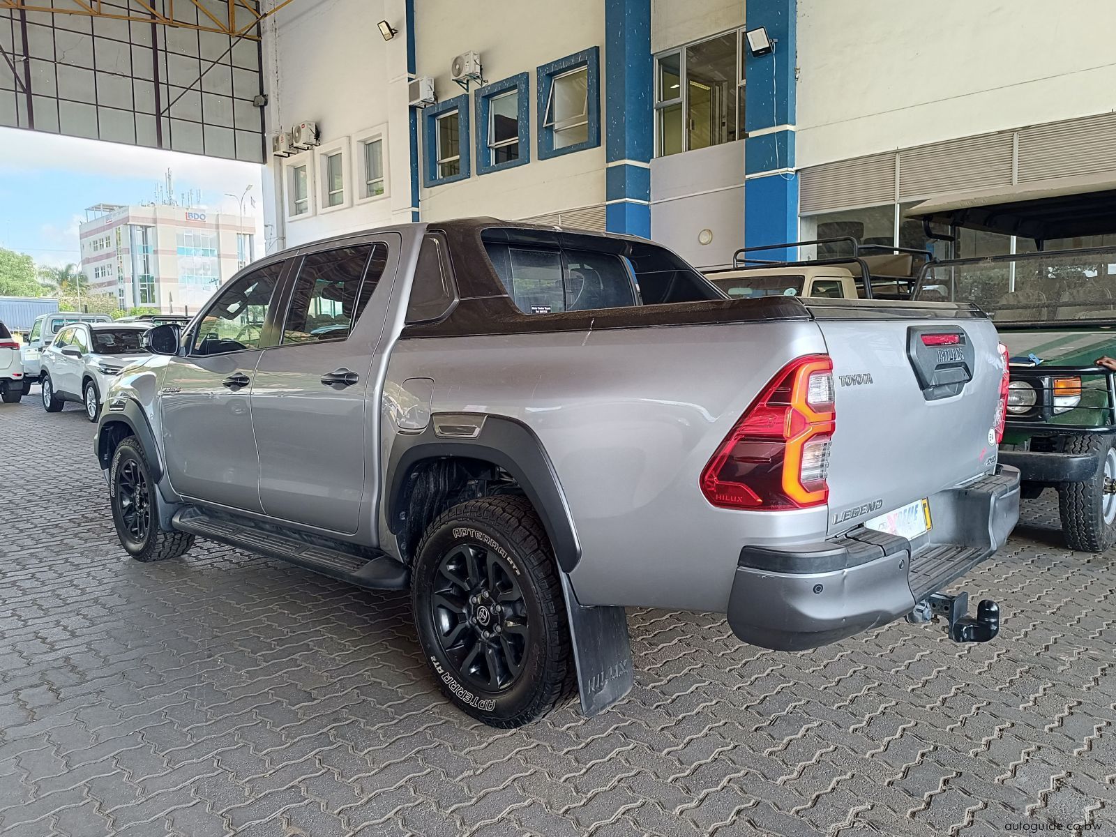 2022 Toyota Hilux 2.8 Legend 4x4 photo