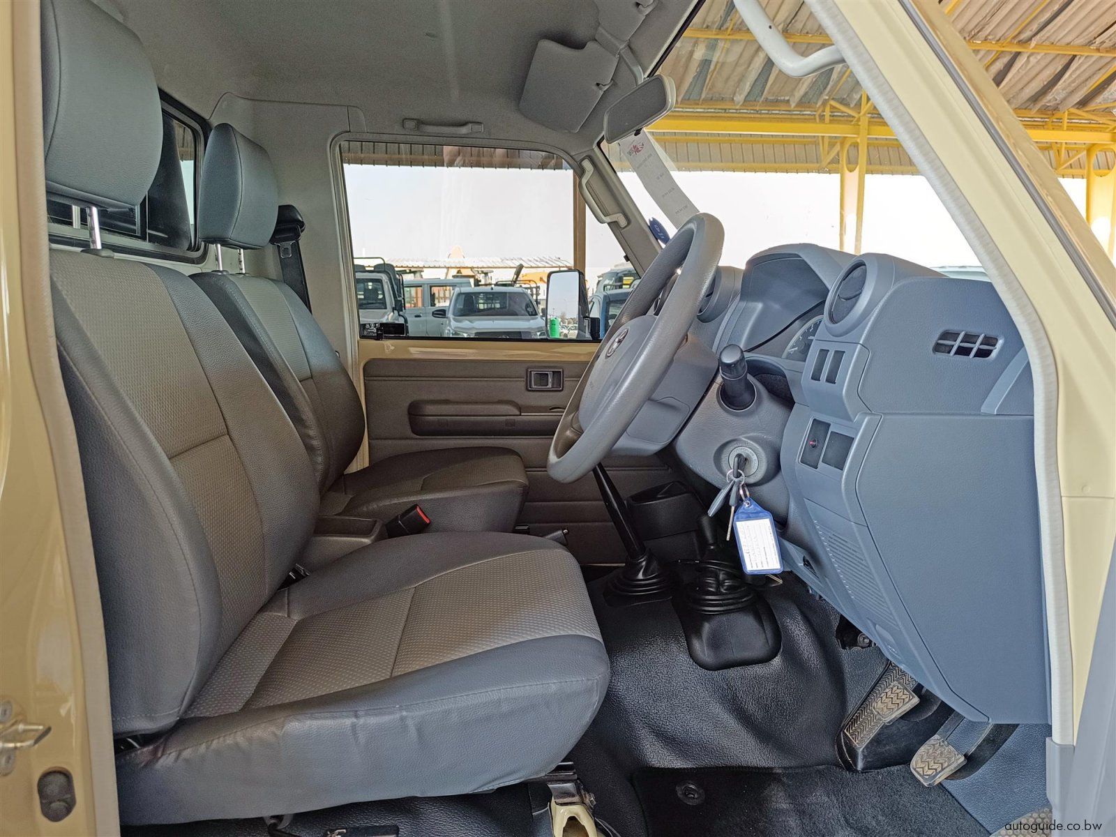 2023 Toyota Land Cruiser 4.2D photo