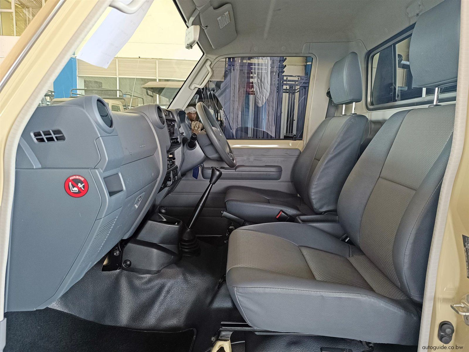 2023 Toyota Land Cruiser 4.2D photo