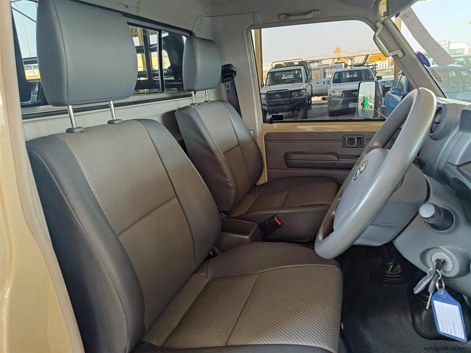 2023 Toyota Land Cruiser 4.2D photo