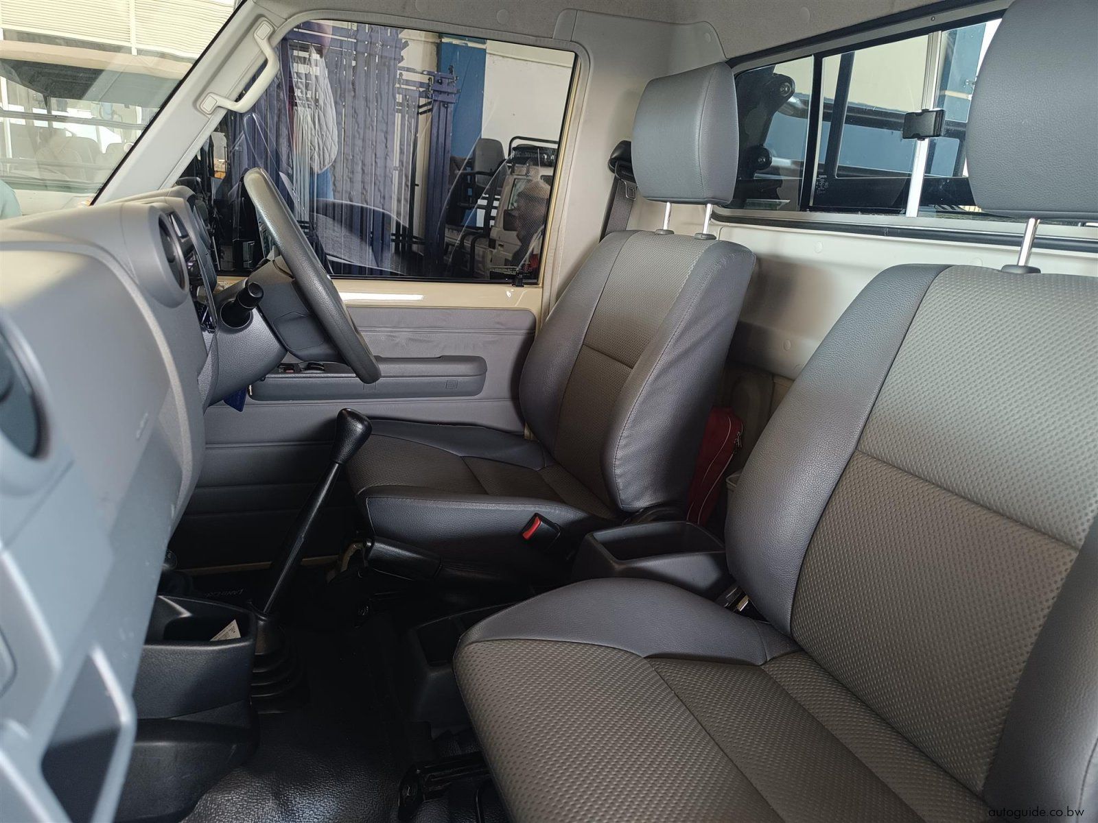 2023 Toyota Land Cruiser 4.2D photo
