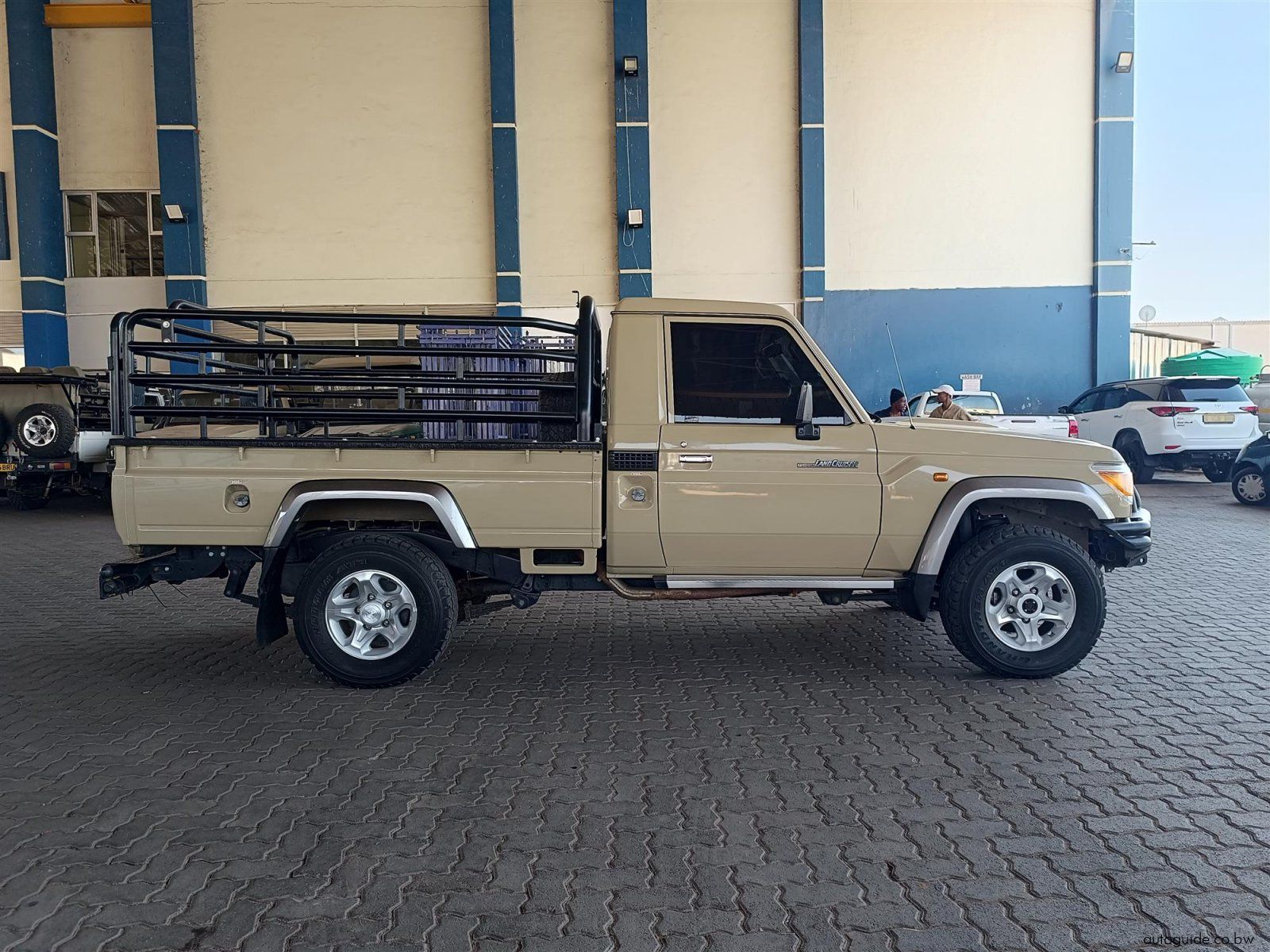 2023 Toyota Land Cruiser 4.2D photo