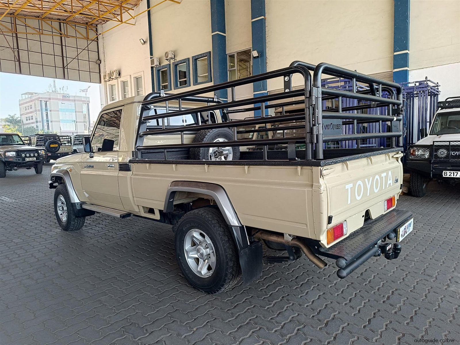 2023 Toyota Land Cruiser 4.2D photo