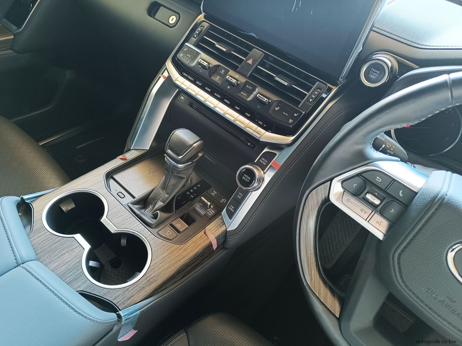 2022 Toyota Land Cruiser V6 ZX photo