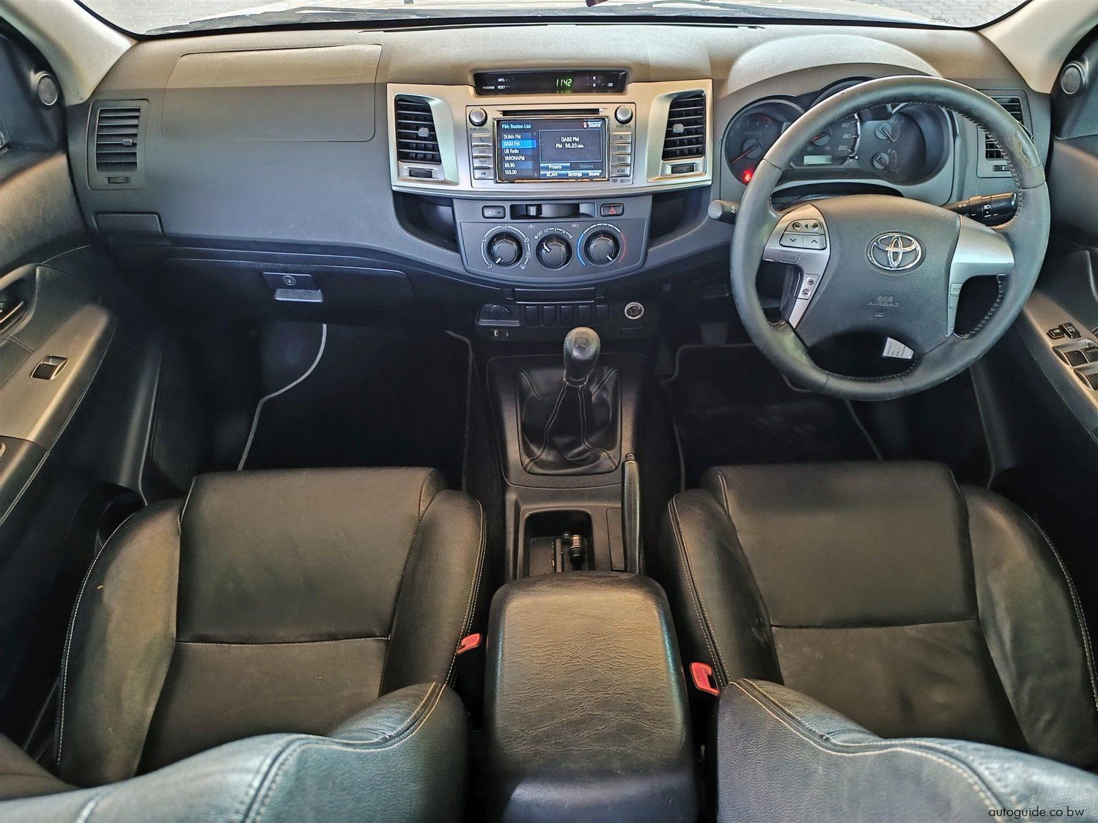 2015 Toyota Hilux Legend 45 VVTi photo